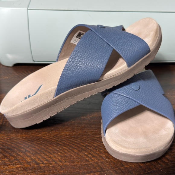 Kuru Breeze Sandals - Picture 1 of 12